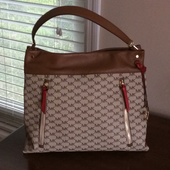 Michael Kors MK Large Signature Hobo - Picture 2 of 8